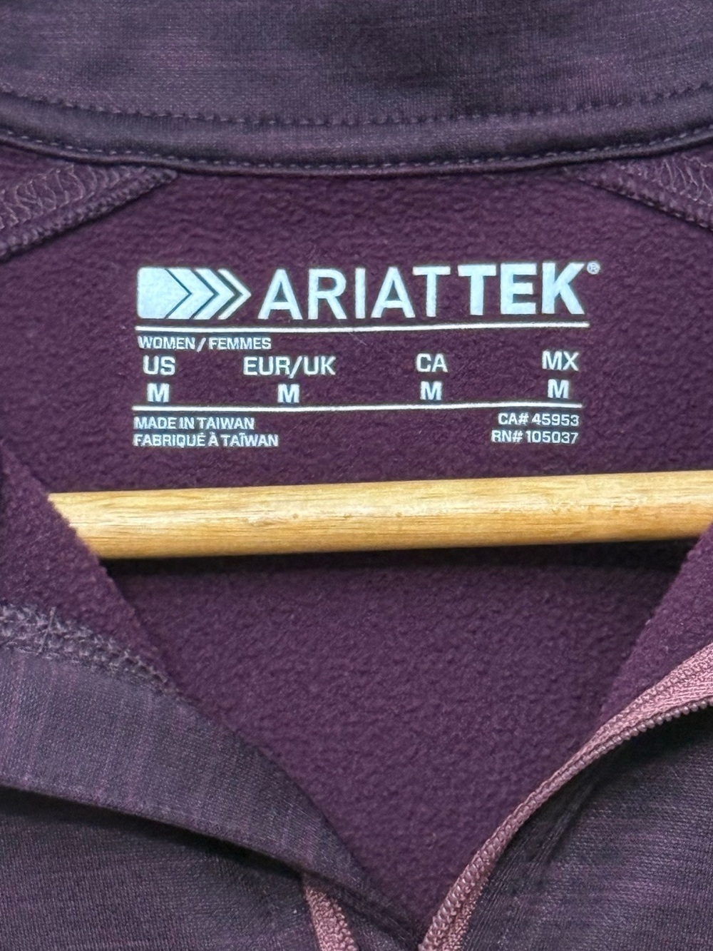 Ariat | Women's Tek Team 1/2 Zip Sweatshirt | Burgundy | Size Medium - Picture 4 of 5